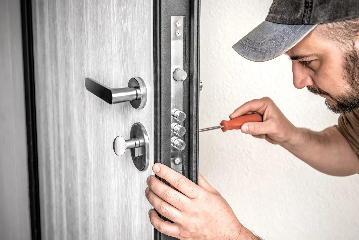 Réglage d'une serrure multipoints sur une porte blindée dans le 10e arrondissement de Paris